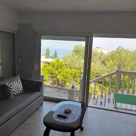 Biku Guesthouse On The Hill Vlore Exterior photo