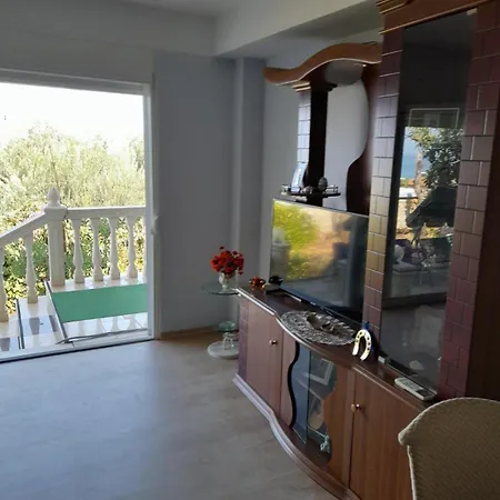 Biku Guesthouse On The Hill Vlore Exterior photo