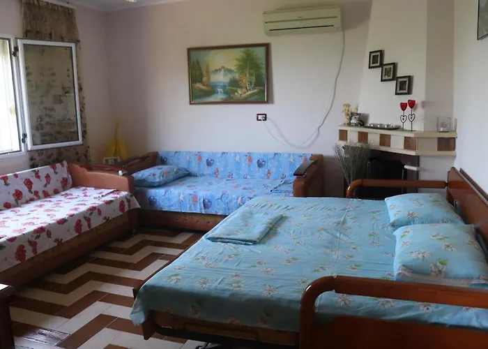 Biku Guesthouse On The Hill